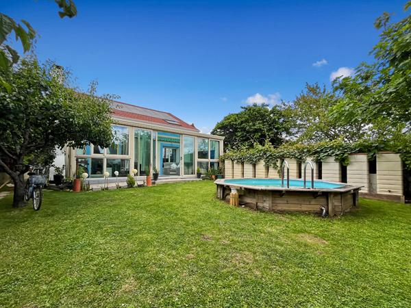 Maison familiale à Savigny-sur-Orge - Proche écoles et complexe sportif, avec sous-sol total et piscine