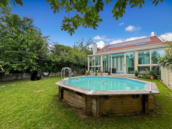 Maison familiale à Savigny-sur-Orge - Proche écoles et complexe sportif, avec sous-sol total et piscine