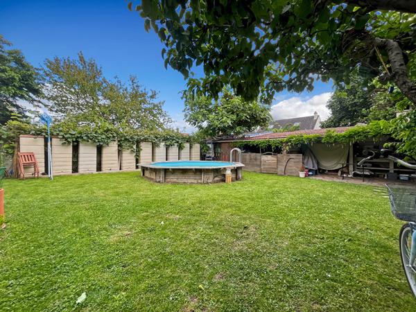 Maison familiale à Savigny-sur-Orge - Proche écoles et complexe sportif, avec sous-sol total et piscine
