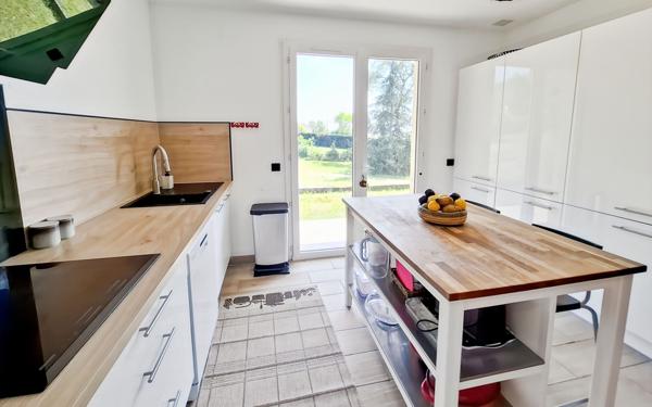 Maison à vendre    5 pièces •  Pompignan
