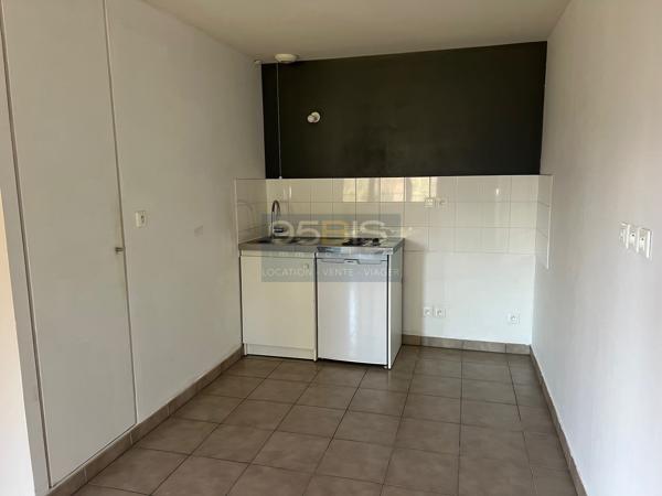 Collonges au mont d'or T2 de 45 m2 , garage, cave, terrasse rdc