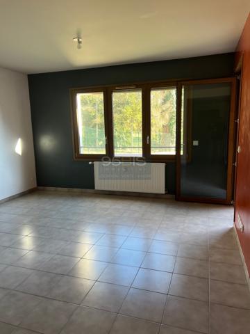 Collonges au mont d'or T2 de 45 m2 , garage, cave, terrasse rdc