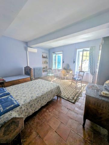PEYRIAC DE MER /  EXCLUSIVITE Ensemble immobilier au centre du village