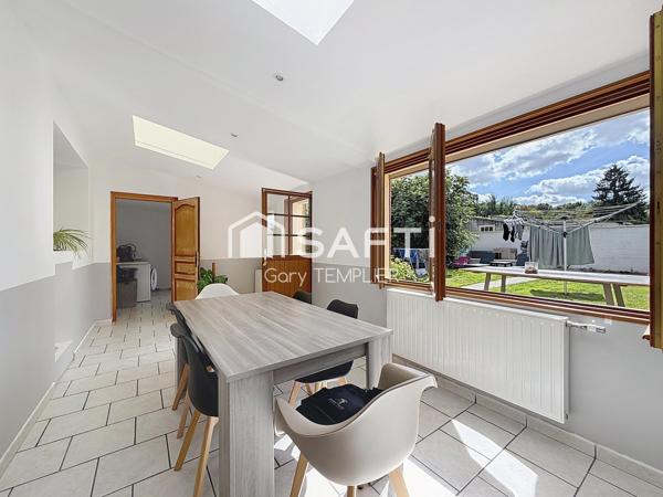 Semi individuelle- trois chambres-garage.