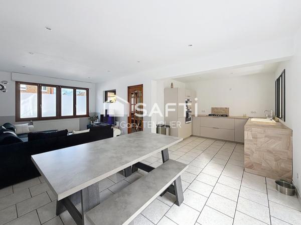 Semi individuelle- trois chambres-garage.