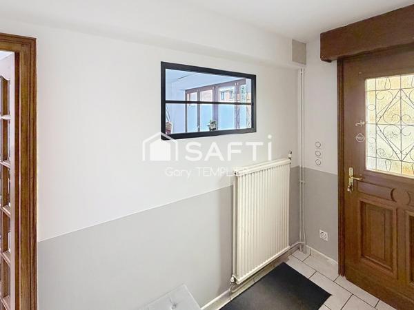 Semi individuelle- trois chambres-garage.