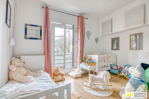 Versailles Notre-Dame Parc Appartement 3 pièces 60 m² situé au 1er étage avec cave €545 000 ** - Référence 27289