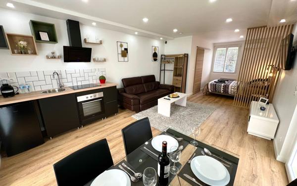 Immeuble à vendre    7 pièces •  Launaguet