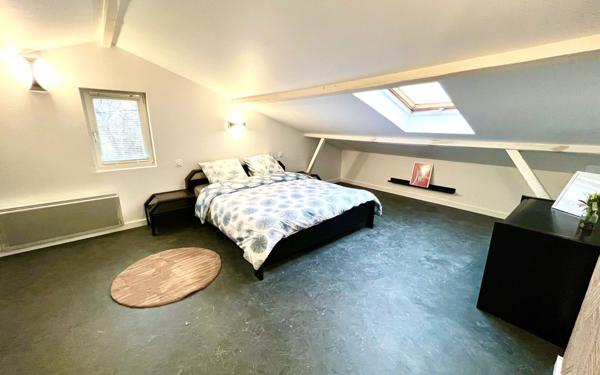 Immeuble à vendre    7 pièces •  Launaguet