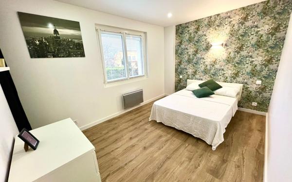 Immeuble à vendre    7 pièces •  Launaguet