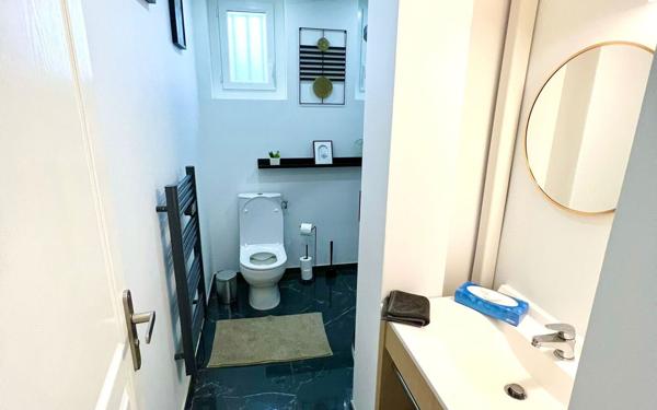 Immeuble à vendre    7 pièces •  Launaguet