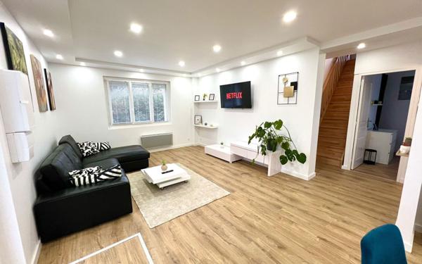 Immeuble à vendre    7 pièces •  Launaguet