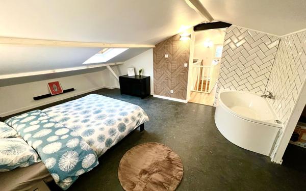 Immeuble à vendre    7 pièces •  Launaguet