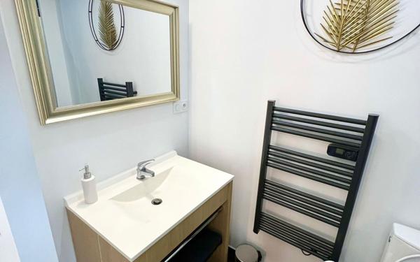 Immeuble à vendre    7 pièces •  Launaguet