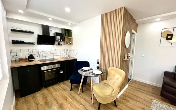 Immeuble à vendre    7 pièces •  Launaguet
