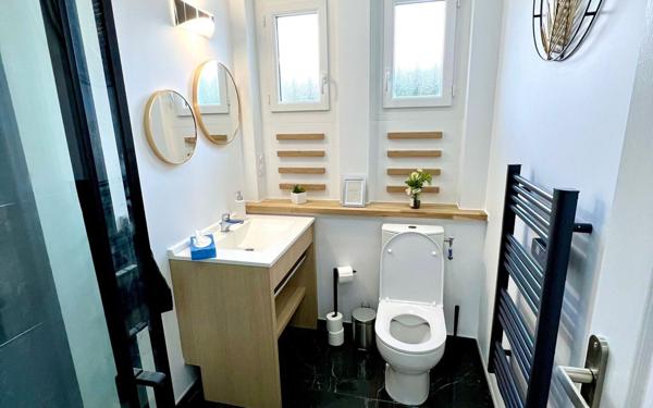 Immeuble à vendre    7 pièces •  Launaguet