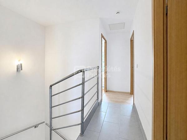 MAISON DE 110 M² AVEC 3 CHAMBRES, GRAND GARAGE ET JARDIN CLOS A ROMBAS