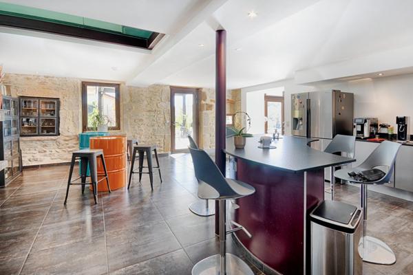 Romans-sur-Isère (26100) Bastide de Grand Standing : Un Écrin de Luxe et de Confort , une rénovation exceptionnelle et qualitative.