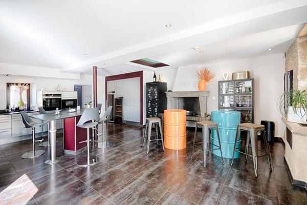 Romans-sur-Isère (26100) Bastide de Grand Standing : Un Écrin de Luxe et de Confort , une rénovation exceptionnelle et qualitative.