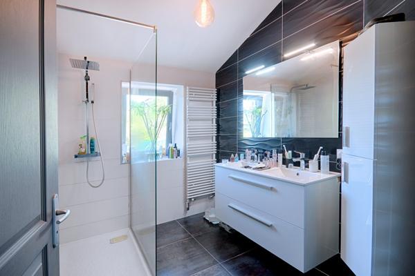 Romans-sur-Isère (26100) Bastide de Grand Standing : Un Écrin de Luxe et de Confort , une rénovation exceptionnelle et qualitative.