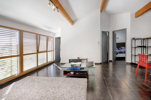 Romans-sur-Isère (26100) Bastide de Grand Standing : Un Écrin de Luxe et de Confort , une rénovation exceptionnelle et qualitative.