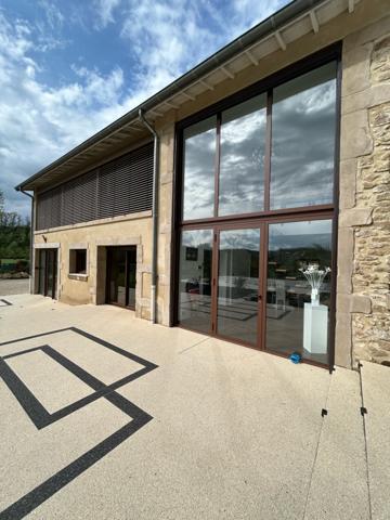 Romans-sur-Isère (26100) Bastide de Grand Standing : Un Écrin de Luxe et de Confort , une rénovation exceptionnelle et qualitative.