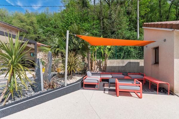 Romans-sur-Isère (26100) Bastide de Grand Standing : Un Écrin de Luxe et de Confort , une rénovation exceptionnelle et qualitative.