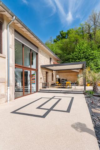 Romans-sur-Isère (26100) Bastide de Grand Standing : Un Écrin de Luxe et de Confort , une rénovation exceptionnelle et qualitative.