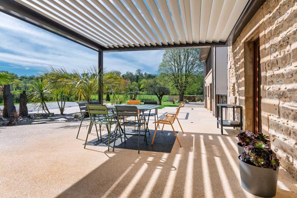 Romans-sur-Isère (26100) Bastide de Grand Standing : Un Écrin de Luxe et de Confort , une rénovation exceptionnelle et qualitative.