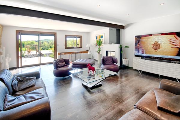 Romans-sur-Isère (26100) Bastide de Grand Standing : Un Écrin de Luxe et de Confort , une rénovation exceptionnelle et qualitative.