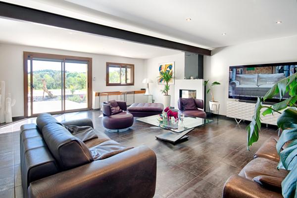 Romans-sur-Isère (26100) Bastide de Grand Standing : Un Écrin de Luxe et de Confort , une rénovation exceptionnelle et qualitative.