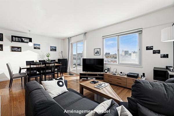 4/5 pièces en dernier étage avec balcon, terrasse, cave et 2 parkings. À rénover.