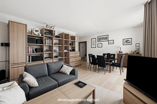 4/5 pièces en dernier étage avec balcon, terrasse, cave et 2 parkings. À rénover.