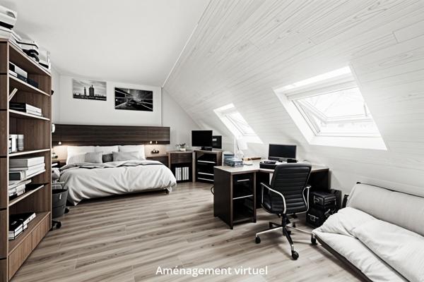 4/5 pièces en dernier étage avec balcon, terrasse, cave et 2 parkings. À rénover.