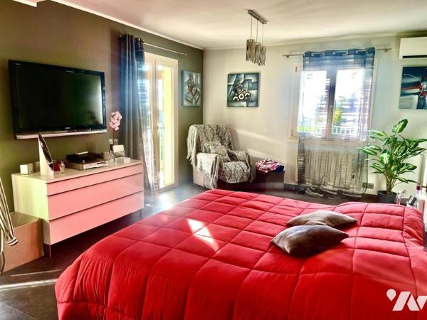 Castellar, villa de 5 pièces de 129 m² avec piscine, ver mer et montagnes 