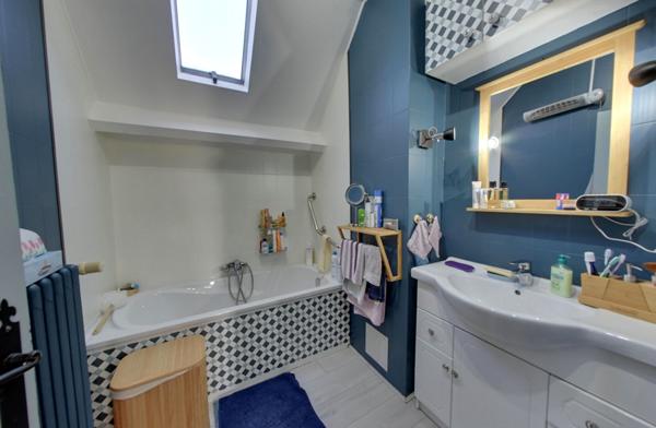 APPARTEMENT LUMINEUX 3 CHAMBRES AVEC GRAND BALCON