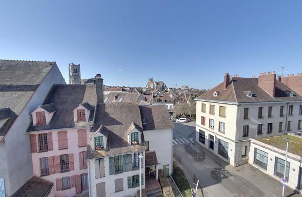 APPARTEMENT LUMINEUX 3 CHAMBRES AVEC GRAND BALCON