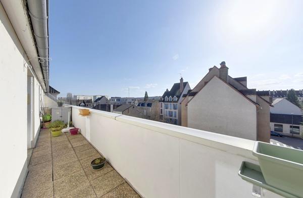 APPARTEMENT LUMINEUX 3 CHAMBRES AVEC GRAND BALCON