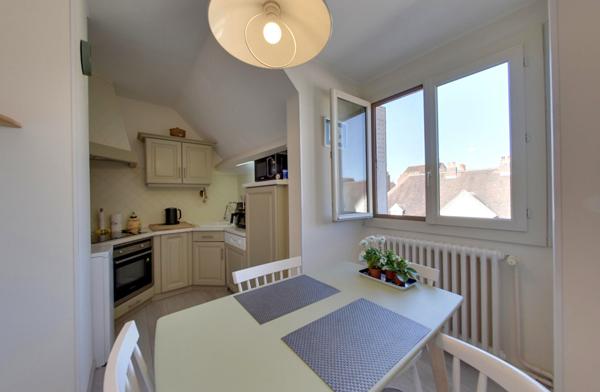 APPARTEMENT LUMINEUX 3 CHAMBRES AVEC GRAND BALCON