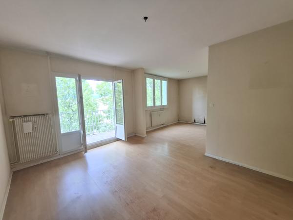 À vendre – Appartement T4 avec balcon, 3èmle étage avec ascenseur et stationnement privatif
