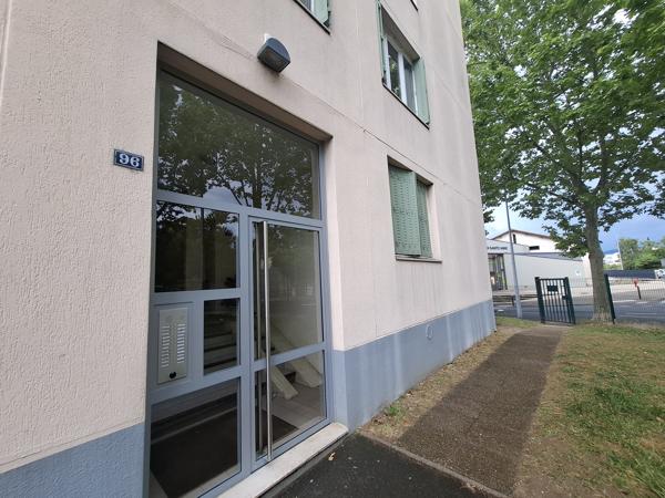 À vendre – Appartement T4 avec balcon, 3èmle étage avec ascenseur et stationnement privatif