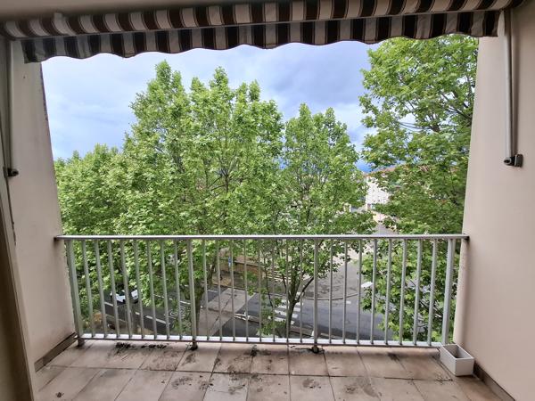 À vendre – Appartement T4 avec balcon, 3èmle étage avec ascenseur et stationnement privatif
