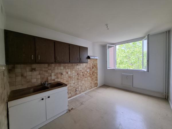 À vendre – Appartement T4 avec balcon, 3èmle étage avec ascenseur et stationnement privatif