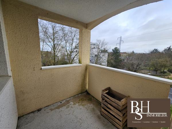 POITIERS FAC / CAMPUS Appartement de type 2, 62 m² avec balcon et ascenseur.