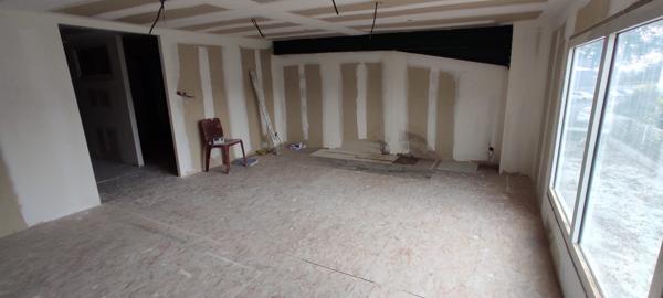 À louer – Ensemble de locaux polyvalents de 590 m² sur terrain clos de 1200 m² Bagard (30140)
