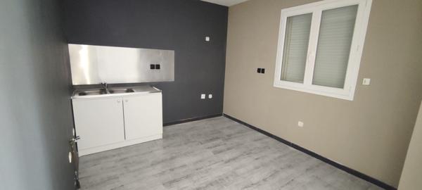 À louer – Ensemble de locaux polyvalents de 590 m² sur terrain clos de 1200 m² Bagard (30140)