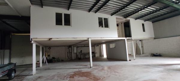 À louer – Ensemble de locaux polyvalents de 590 m² sur terrain clos de 1200 m² Bagard (30140)