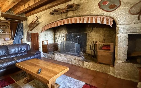 Maison à vendre    3 pièces •  Nasbinals