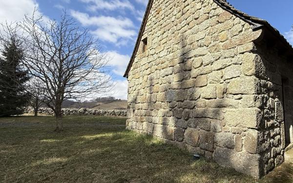 Maison à vendre    3 pièces •  Nasbinals