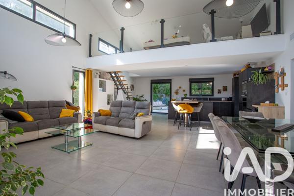 Maison à vendre 6 pièces 166 m² Rochefort-du-Gard